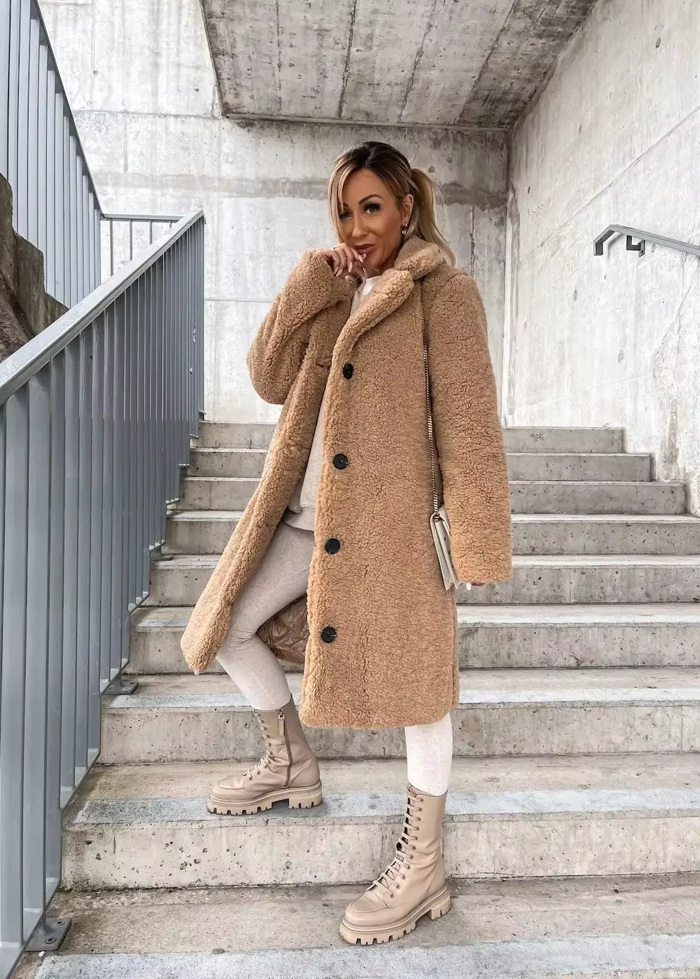 Axelle™ | Lange mantel met brede kraag en knopen