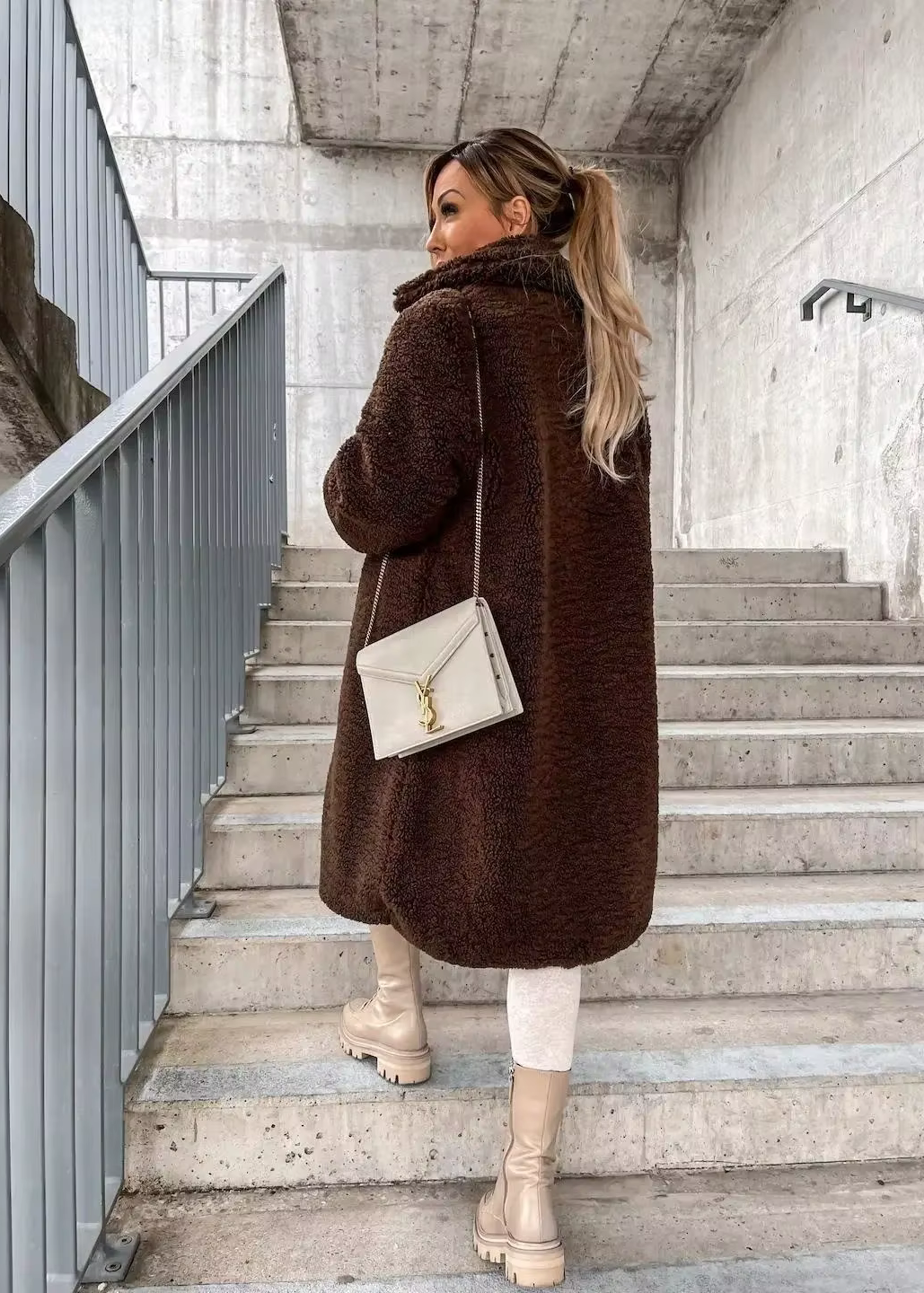 Axelle™ | Lange mantel met brede kraag en knopen