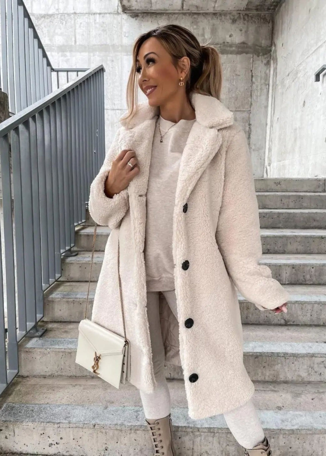 Axelle™ | Lange mantel met brede kraag en knopen